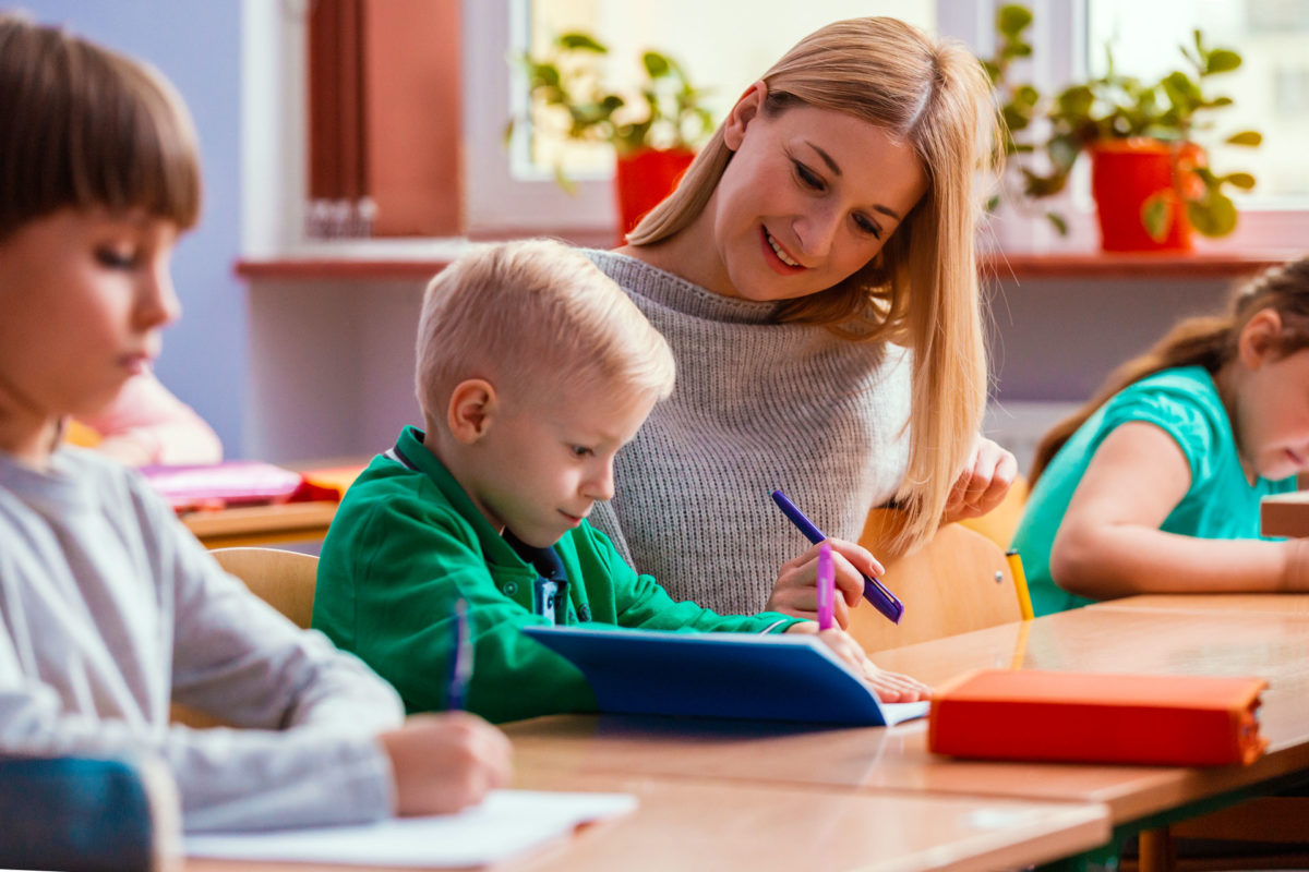 Teacher teaches kids to be responsible