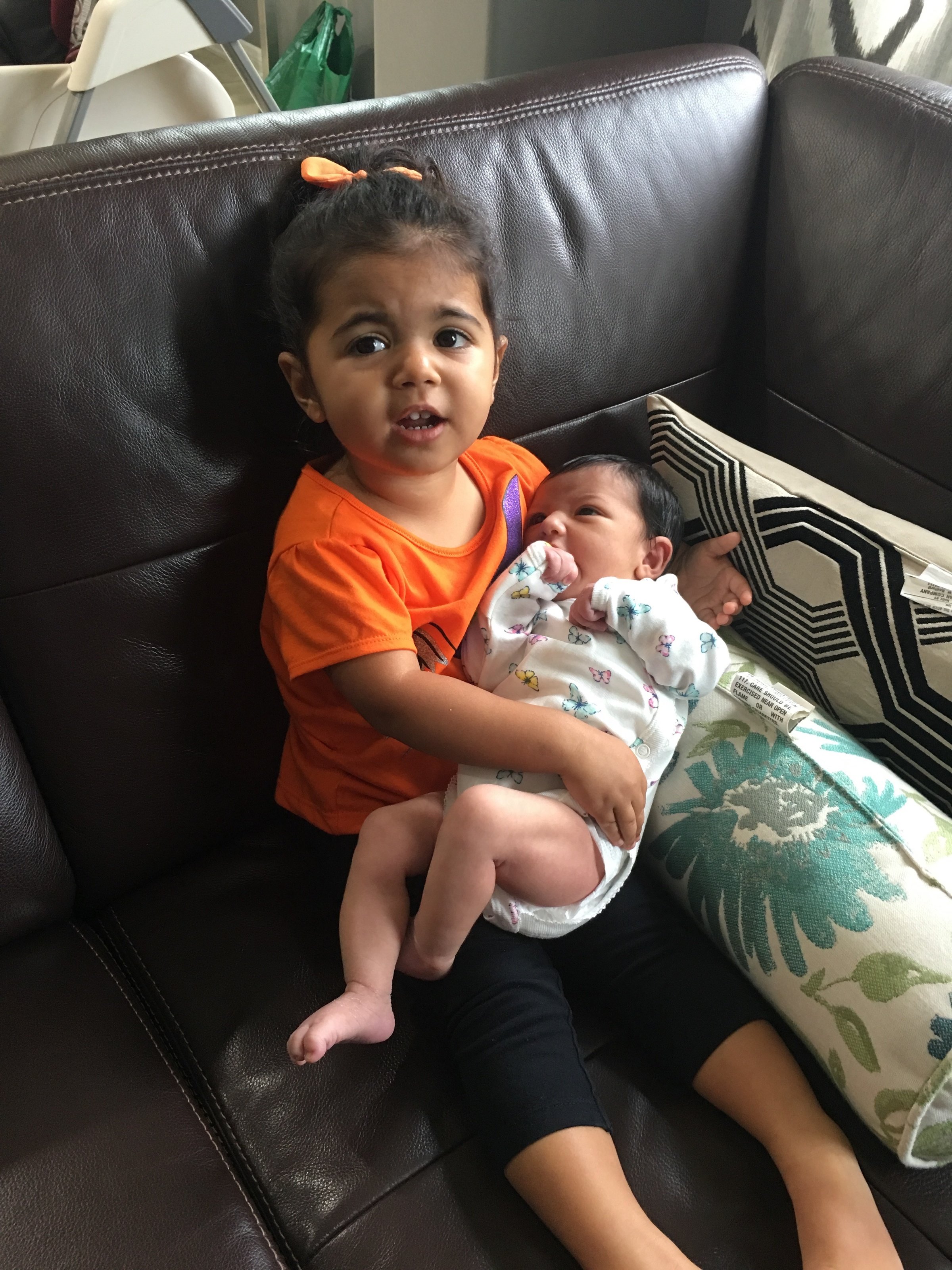 jiya holding sonam